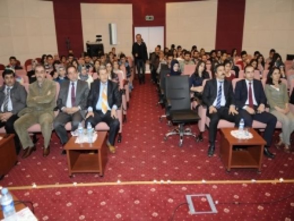 Dicle Üniversitesinde Şiir Dinletisi  