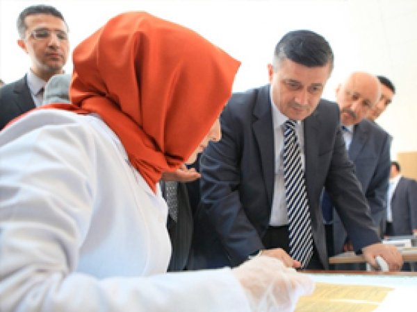Modern Kütüphane ve KVKO Laboratuarı Gezildi 