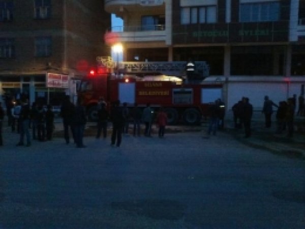Silvan'da Bina Asansörü Trafosu Yandı 