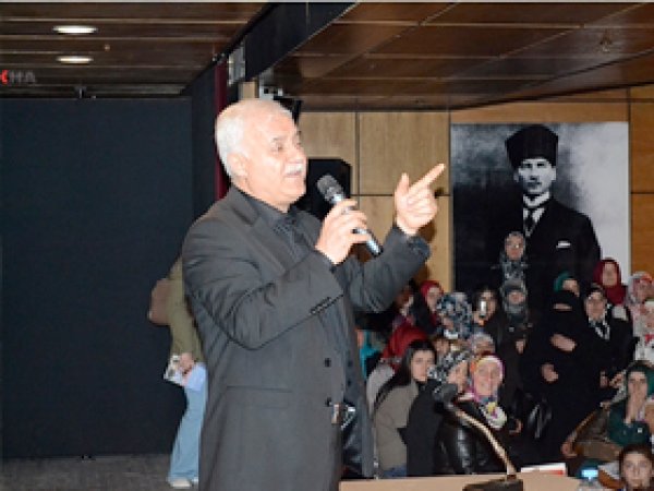 Nihat Hatipoğlu Rize'de Konferans Verdi