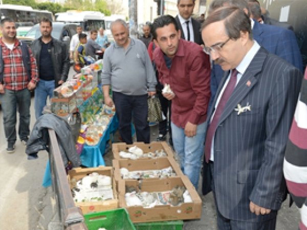 Vali Coş Esnafları Ziyaret Etti 