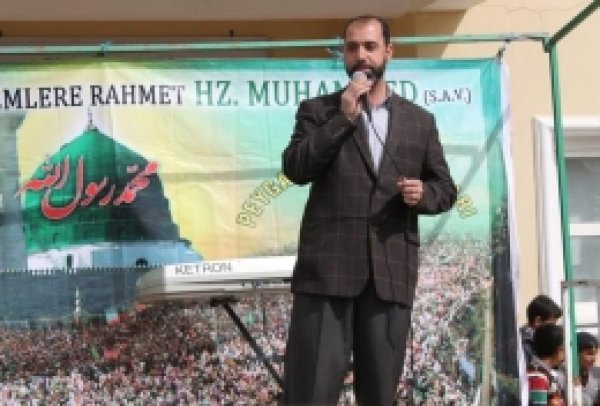 'Meydanlar Hz. Muhammed'in Sevgisine Gark Oluyor'