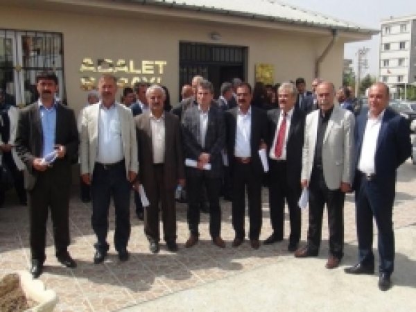 Muhtarlar Mazbatalarını Aldı 