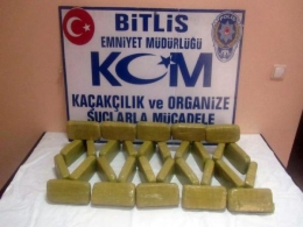 Bitlis'te Uyuşturucu Operasyonlarında 5 Kişi Tutuklandı 