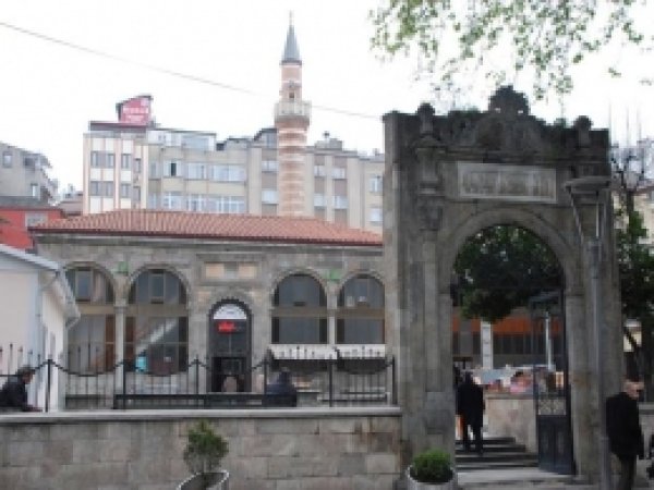 Yıllara Meydan Okuyan İskender Paşa Camii 