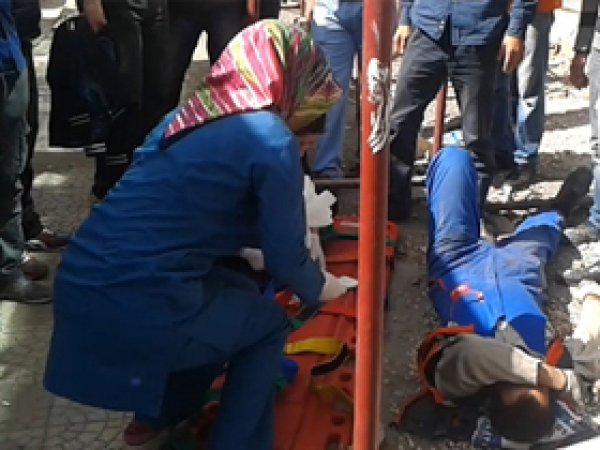Koca Camlar İşçilerin Üzerine Devrildi: 1 Yaralı 