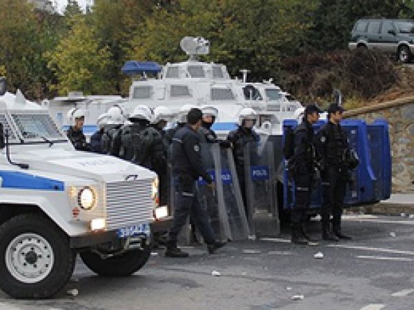 Sancaktepe'de İzinsiz Gösteriye Polis Müdahalesi 