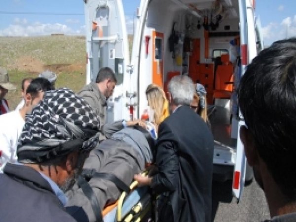 Siverek'te Otomobil Takla Attı: 3 Yaralı 