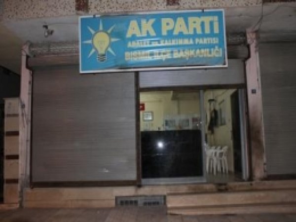 Bismil AK Parti İlçe Binasına Molotoflu Saldırı 