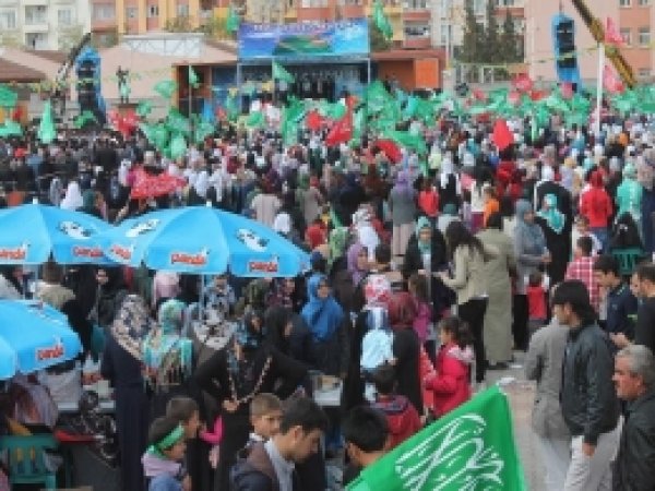 'Hz. Muhammed'in Etrafında Toplanalım'