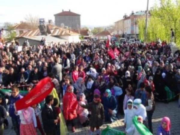"Dünyayı Okurken Muhammed'i Sevdayla Okuyalım" 
