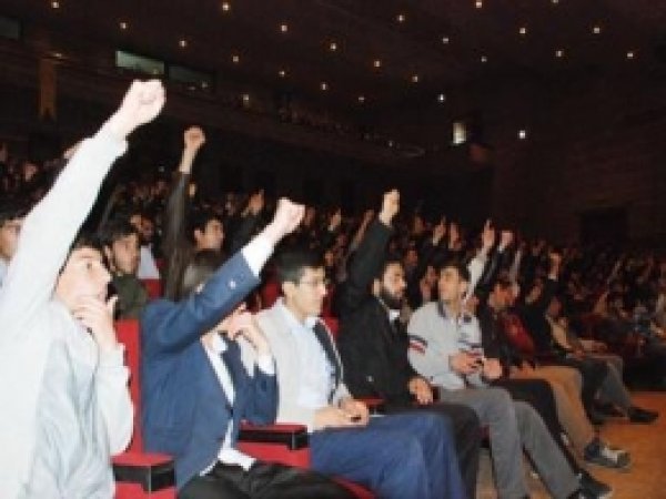 'O Sevda İçinize Yerleşirse Yerinizde Duramazsınız'