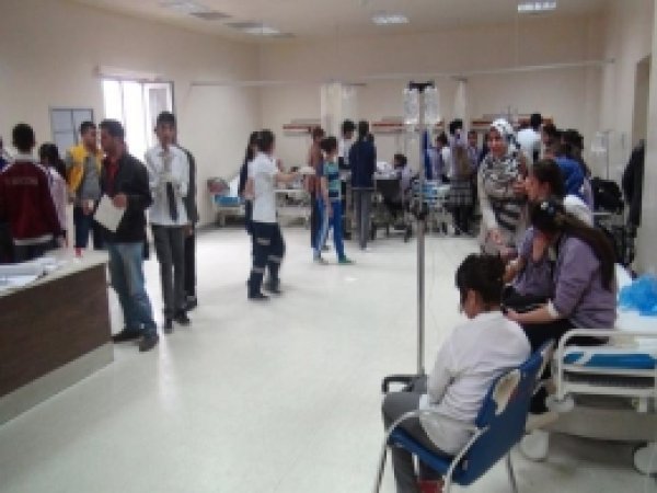 Ergani'de 22 Öğrenci Yemekten Zehirlendi 