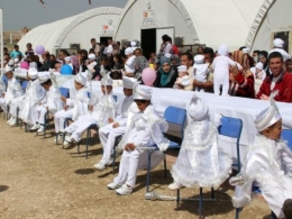 Suriyeli Mültecilerin Çocukları Sünnet Ettirildi 
