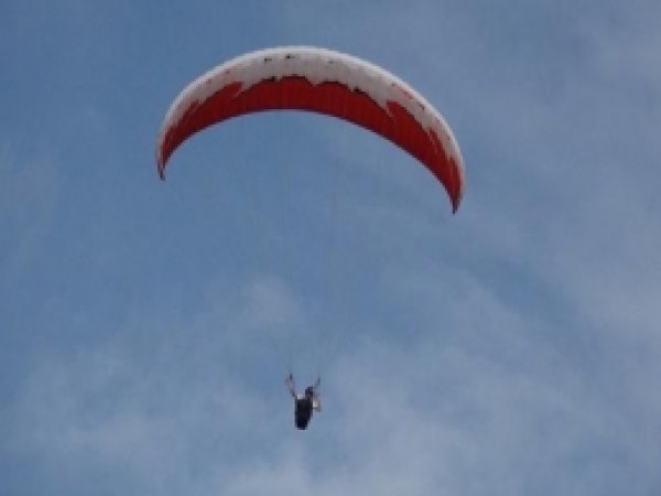 Hasankeyf'te Yamaç Paraşütü Atlayışları Yapıldı 