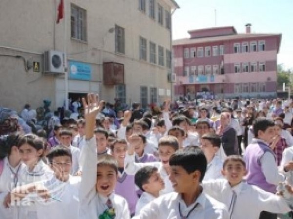 En Fazla Tercih Edilen İsimler Yusuf ve Zeynep Oldu 