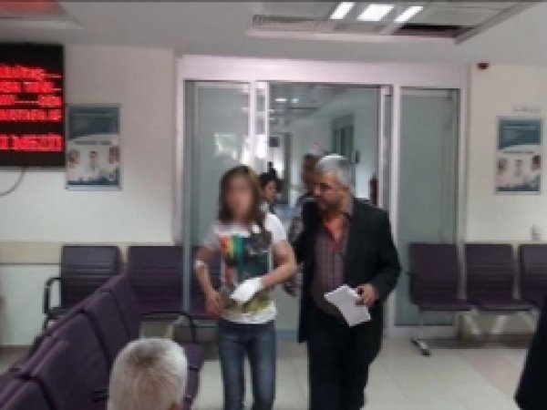 Bıçaklanan Kadını Kurtarırken Canından Oldu 