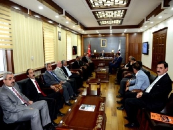 Büyükşehir Belediye Meclis Üyelerinden Vali Kıraç'a Ziyaret  