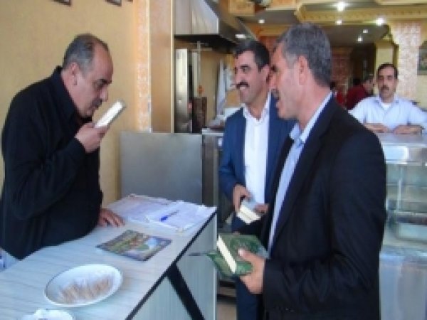 Siirt'te Kutlu Doğum Programı Öncesi Kur'an-ı Kerim Dağıtıldı 
