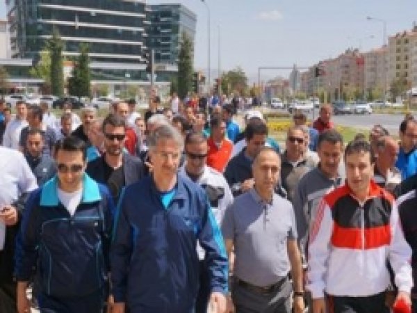 Elazığ Belediyesi Çalışanları Sağlığa Yürüdü 
