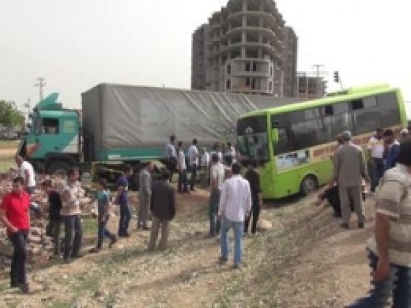 Kızıltepe'de Trafik Kazası:28 Yaralı 