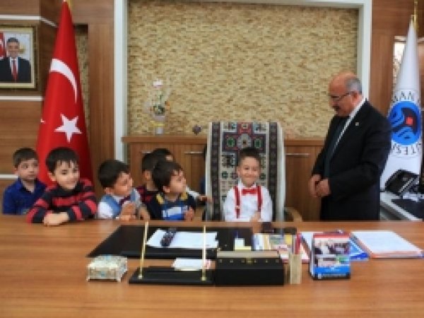 Minik Rektörden Kitap Okuma Tavsiyesi 