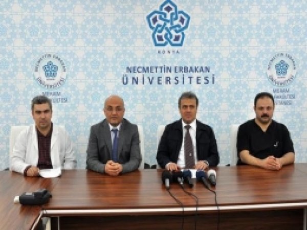 Konya'da 10 Hastanın Kalbine Ameliyatsız Aort Kapak Takıldı 