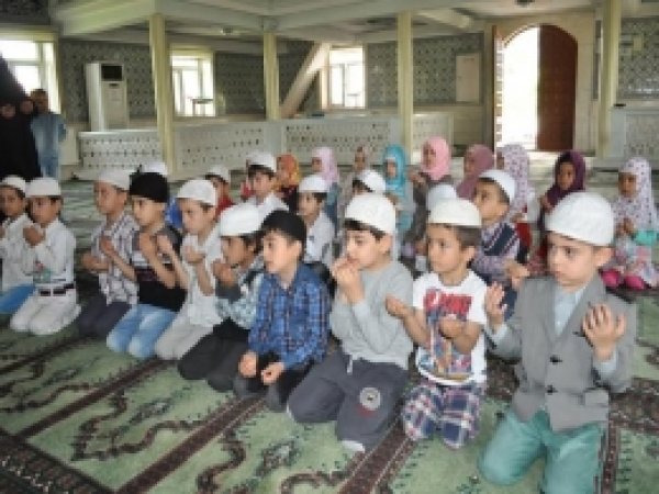 Çocuklara Camiler Gezdirildi 