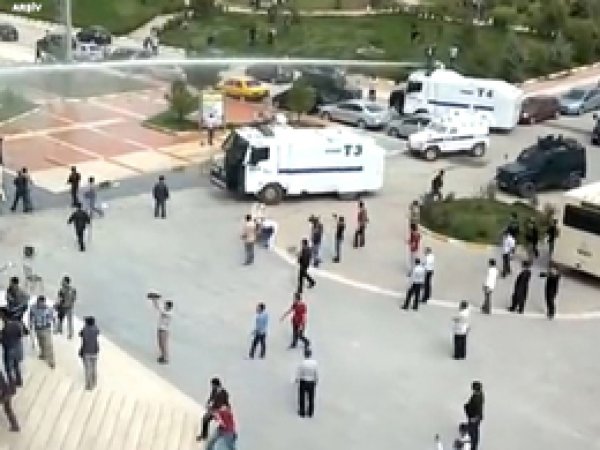 PKK Yandaşlarından İdamları Protesto Edenlere Saldırı