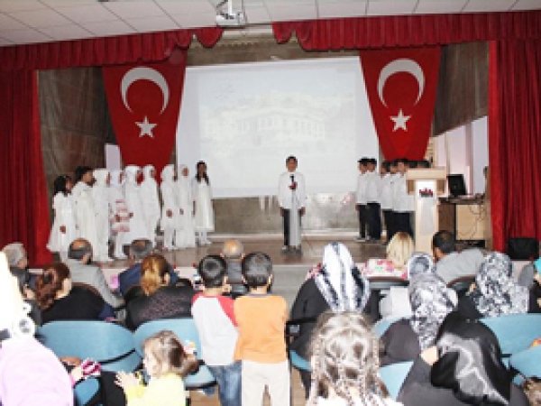 Ortaokul'da Kutlu Doğum Programı 