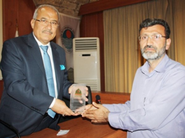 Mevlid Etkinliğine Katkıda Bulunanlara Plaket Verildi 