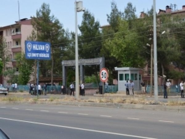 Otomobilin Çarptığı Üç Kız Öğrenci Ağır Yaralandı 