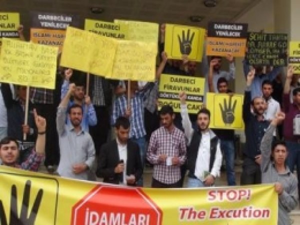 İdeal Gençlik Topluluğu İdam Kararlarını Protesto Etti 