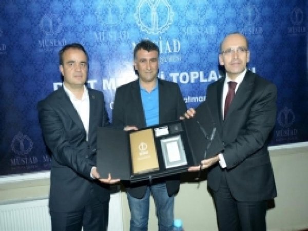 Maliye Bakanı İşadamlarıyla Yatırımları Konuştu 