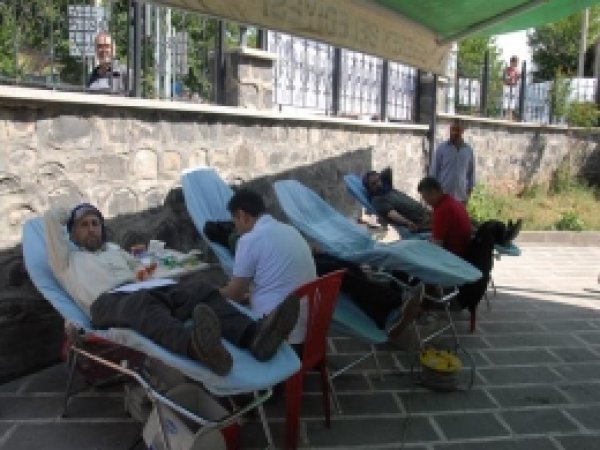 Suriyeliler Yararına Kan Bağışı Kampanyası 