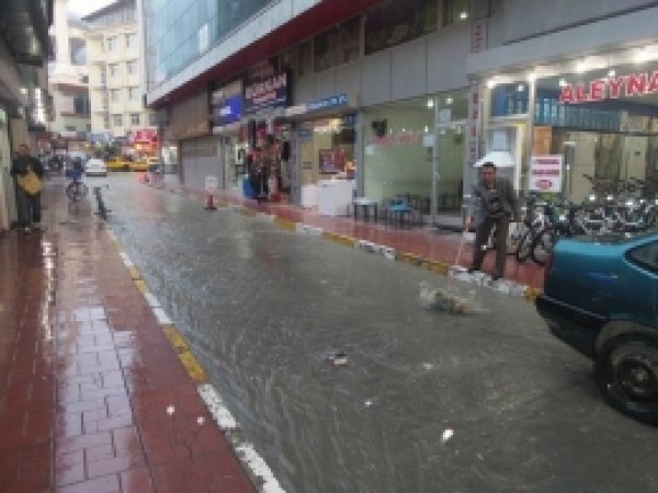 Van'da Sağanak Yağış 