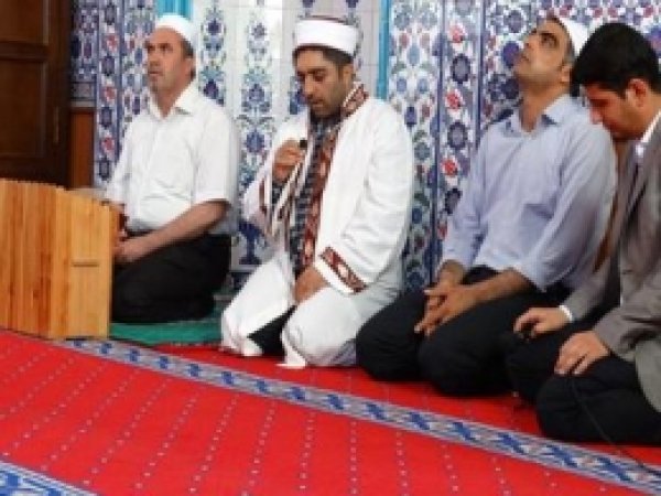 İmam Hatip Mezunları Madenciler İçin Hatim İndirdi 