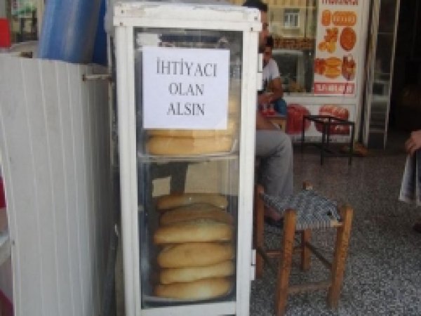 Çermik'te Yoksullara Bedava Ekmek Kampanyası 
