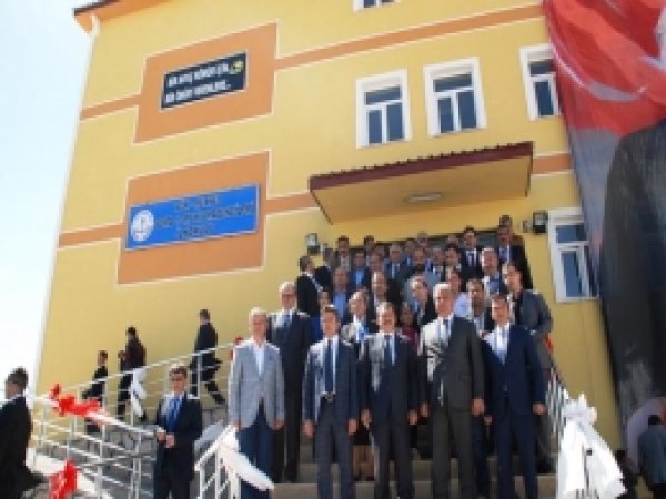 Bakan Eroğlu Ağrı'da Okul Açtı