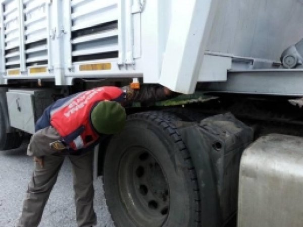 Tarsus'ta 3 Bin Litre Kaçak Mazot Ele Geçirildi 