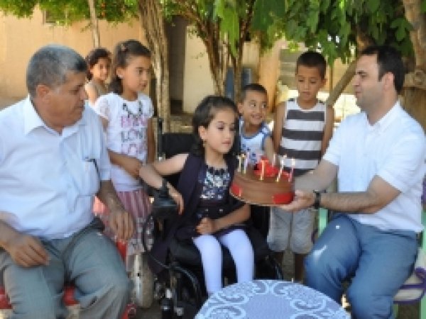 Engelli Küçük Kız, Artık Okula Gidebilecek 