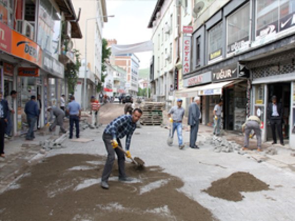 Belediyenin Üstyapı Çalışmaları Devam Ediyor 