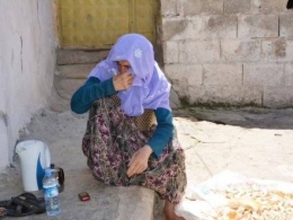 Yardıma Muhtaç Yaşlı Kadın Yardım Bekliyor 