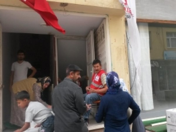 Ceylanpınar'da Suriyeli Bin 100 Aileye Yardım 