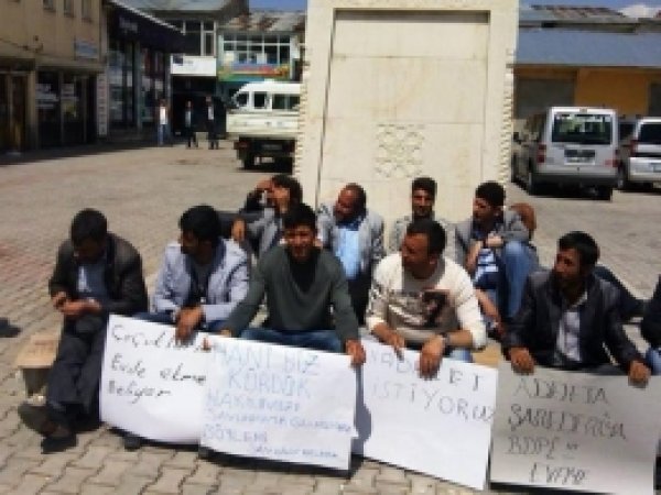 İşten Çıkartılan İşçiler Oturma Eylemi Başlattı 