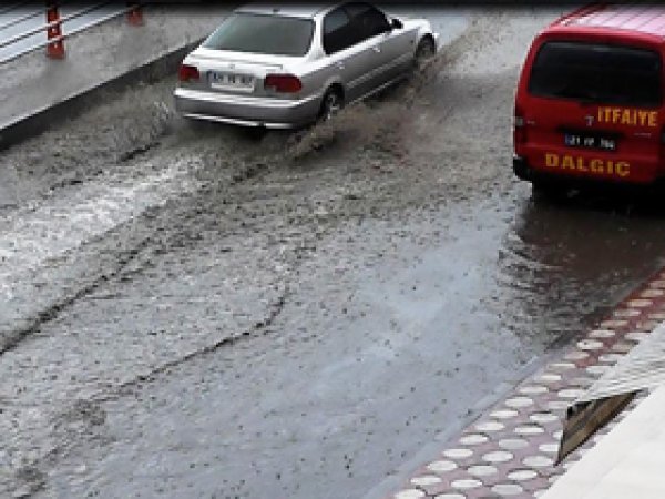 Diyarbakır'da Sağanak Yağış  