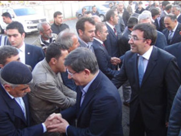 Davutoğlu Solhanlılara Zazaca Jest Yaptı 