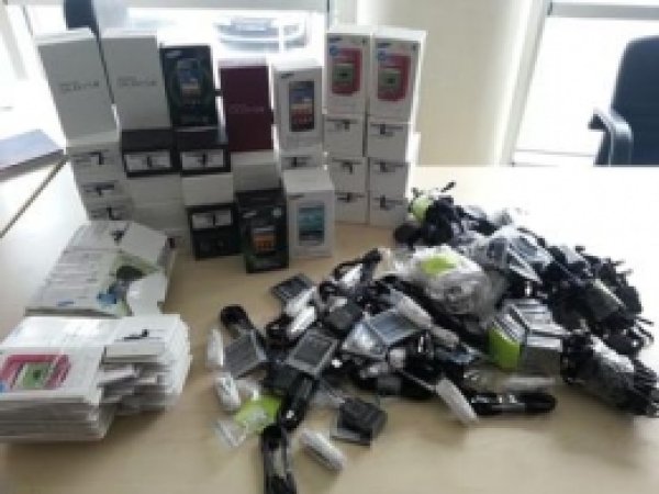 Mersin'de Kaçak Cep Telefonu Baskını 