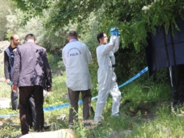 Yaşlı Adam Bahçede Asılı Olarak Bulundu 