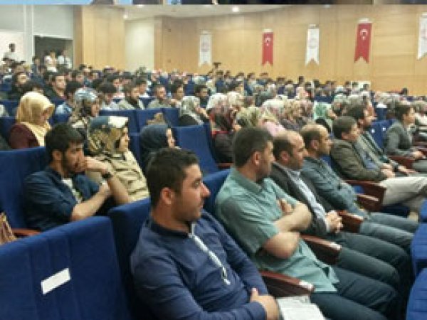'İslam'ın Amacı Tüm İnsanlığa Barışı Getirmektir' 